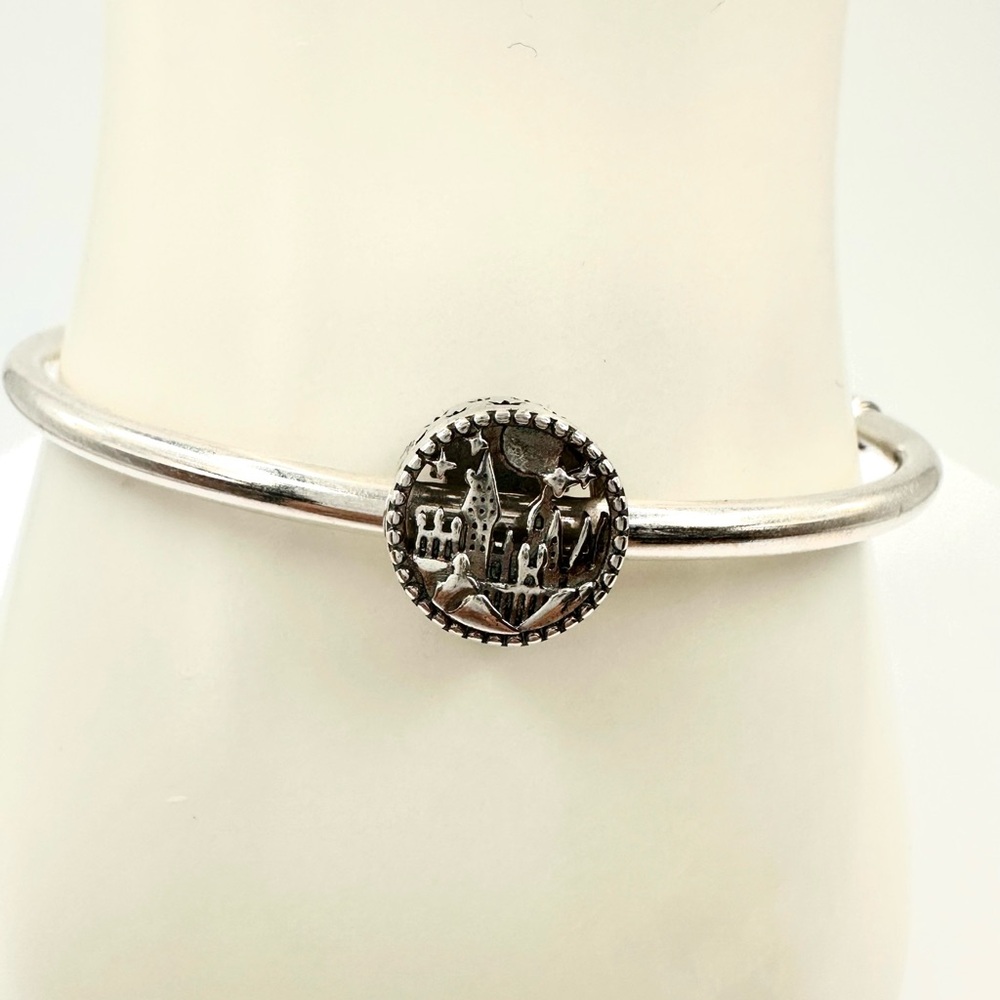 Pandora Harry Potter, Hogwarts School of Witchcraft and Wizardry Charm